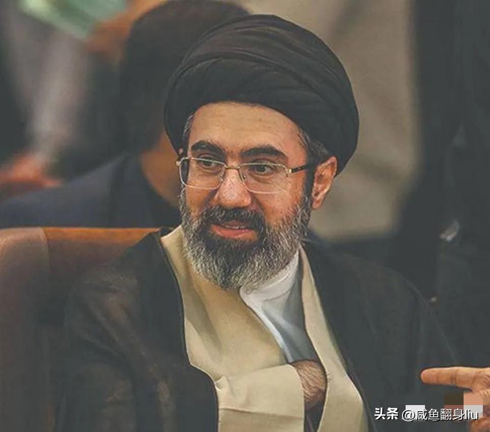 【穆杰塔巴由影子接班人成为伊朗最高领袖】

也许之传出的消息是真的，穆杰塔巴成为