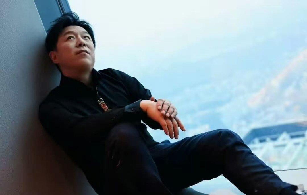 黄渤公认的神图盘点黄渤各式神图，搞笑梗图层出不穷，可盐可帅才是本体，帅气神图必须
