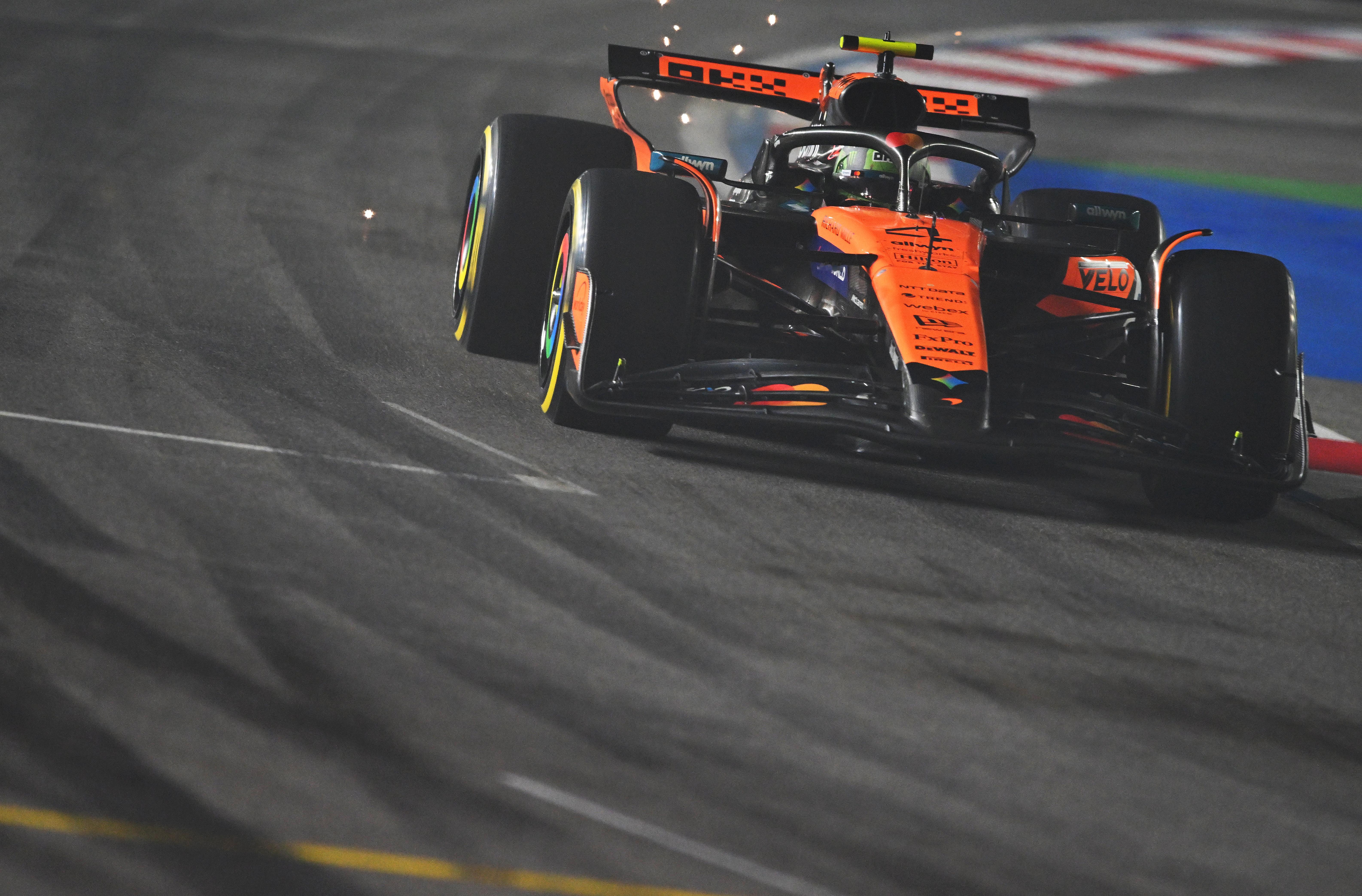 迈凯伦在F1拉斯维加斯站正赛期间很可能已经意识到了底板磨损过度的问题。Adam 