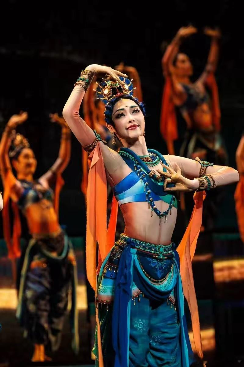 新疆舞剧龟兹登上2026年总台春晚 春晚直接把千年丝路搬上舞台！《丝路古韵》从妆