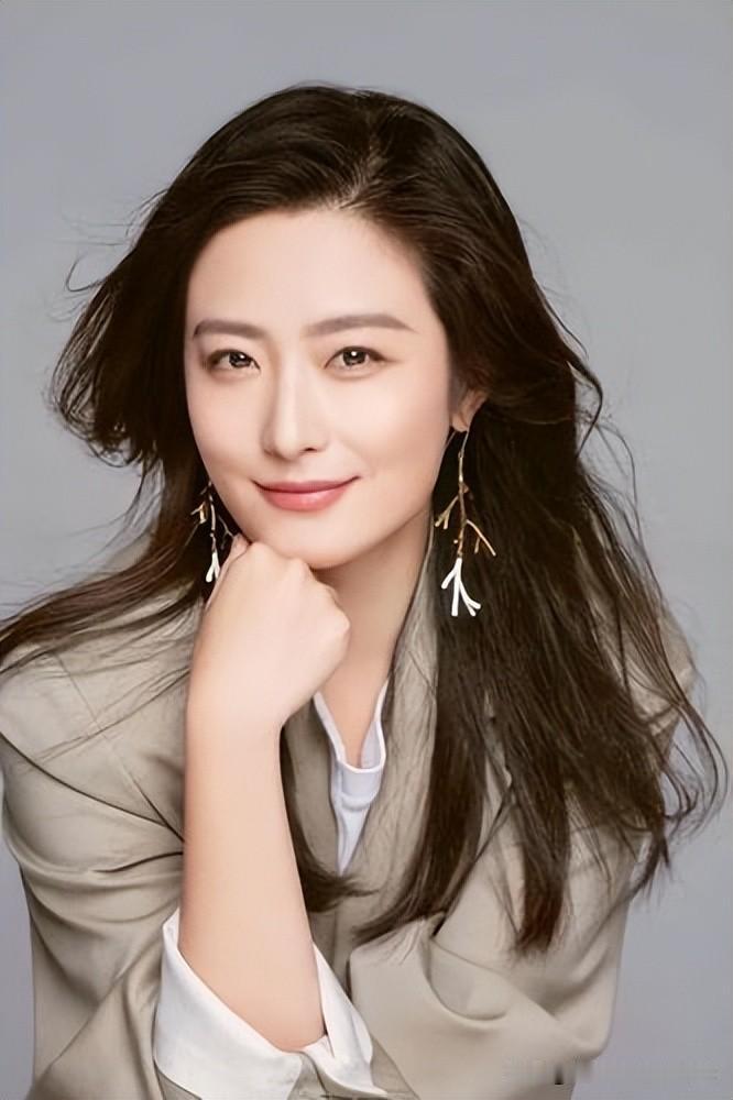 你喜欢气质高雅的徐百慧吗？
      说真的太吃徐百慧这种气质挂的女演员了，完