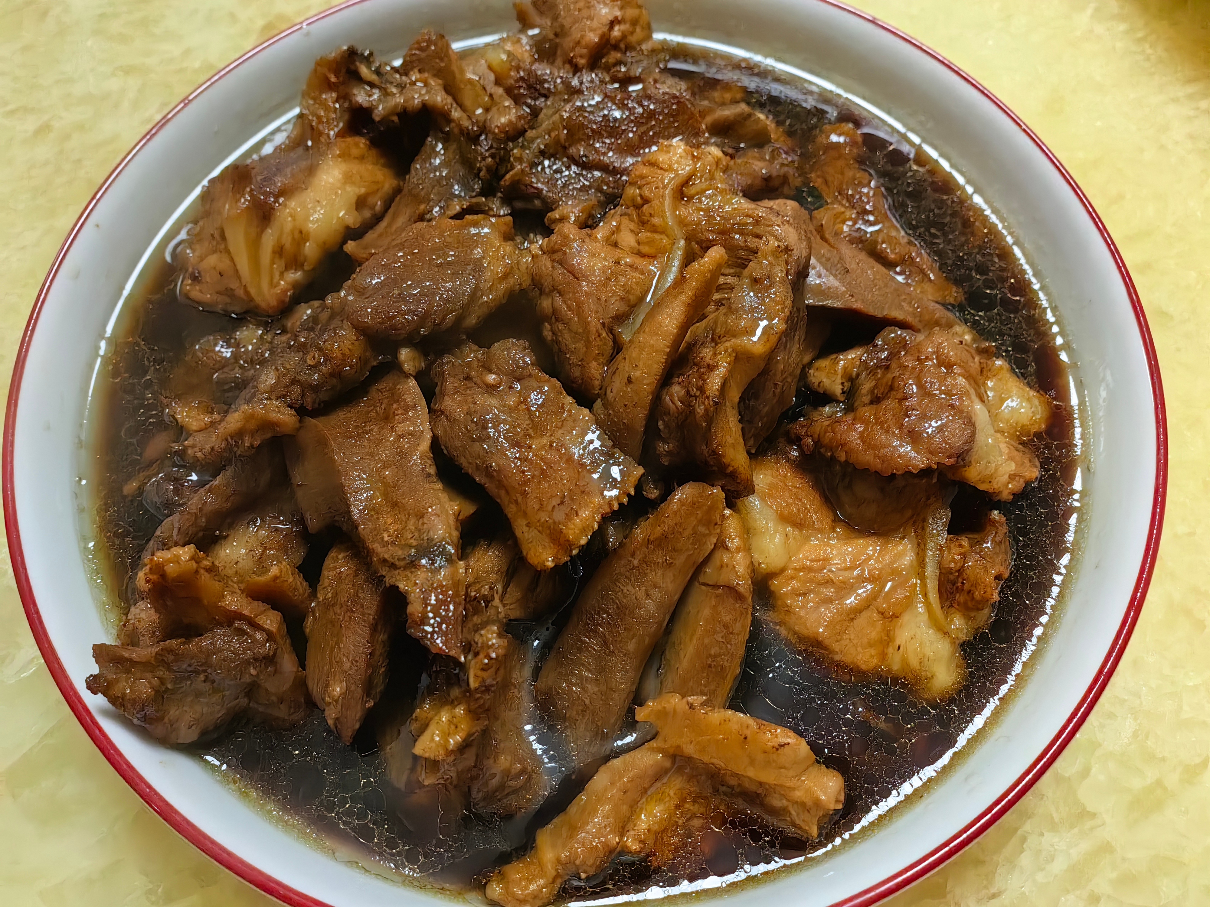 家常菜 西红柿炒鸡蛋，卤软骨，清蒸鱼，西葫芦炒鱼卷。 