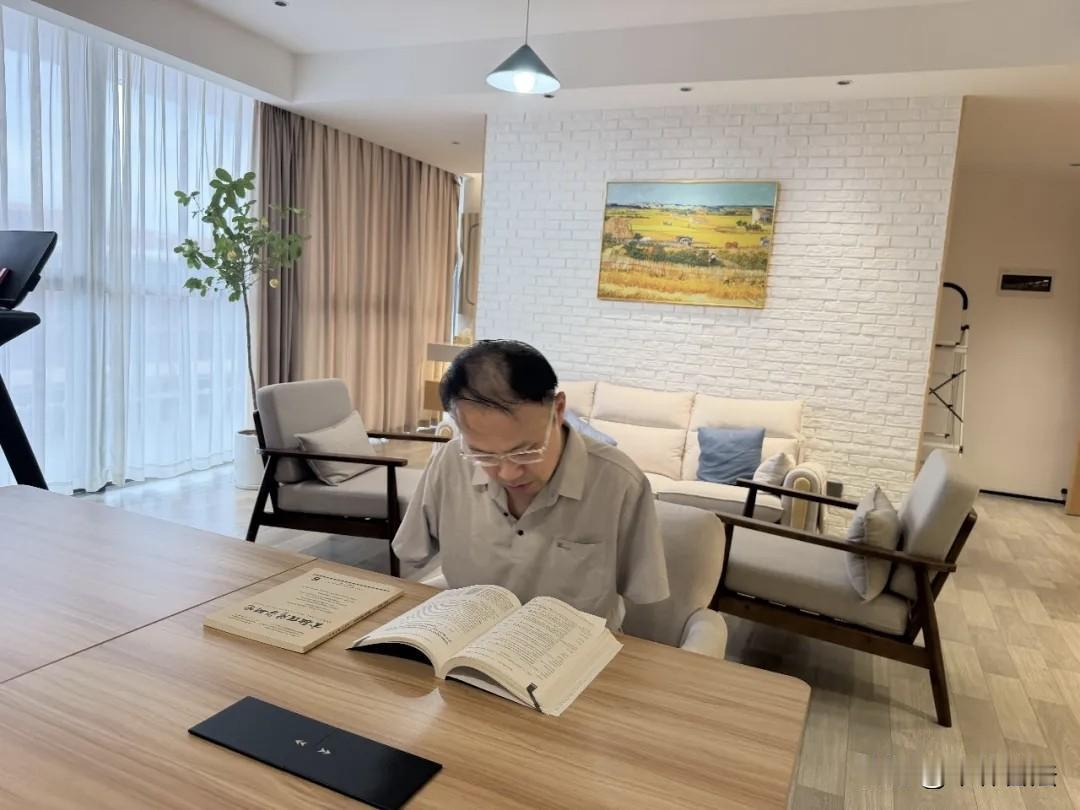 顺遂的人生，往往缺少走出舒适区的内驱力，唯有梦想才能带我们坚持不懈地走向远方。