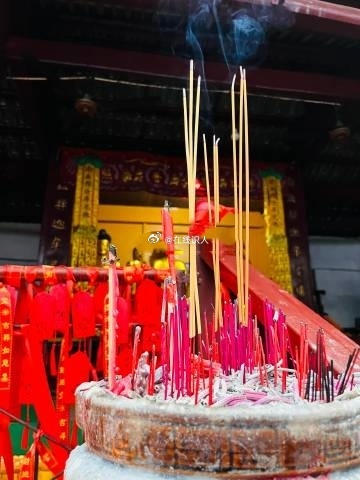 一缕清香，上达天听。诚心所至，自有感应。 ​​​
