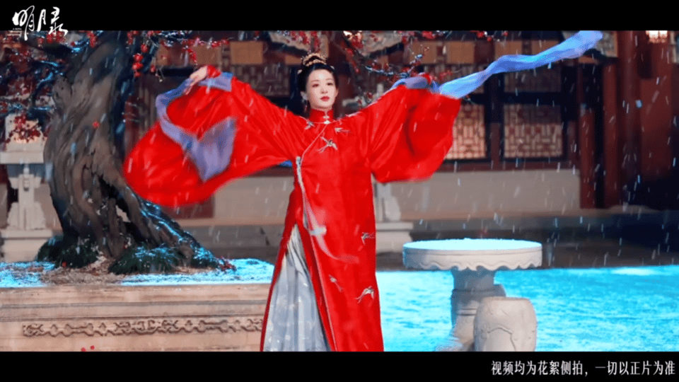 王楚然红衣跳舞满分全肯定 这段舞蹈让人惊叹，王楚然就如同仙子下凡，红衣飞扬，舞动