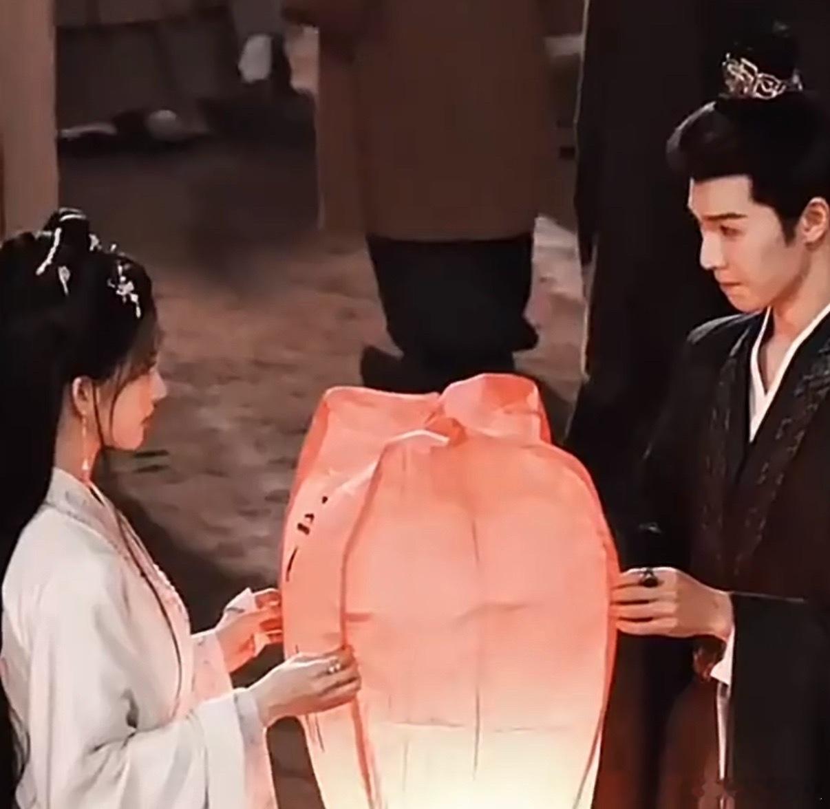 李昀锐刘些宁放孔明灯路透李昀锐刘些宁归良辰放孔明灯李昀锐刘些宁放孔明灯路透，不错