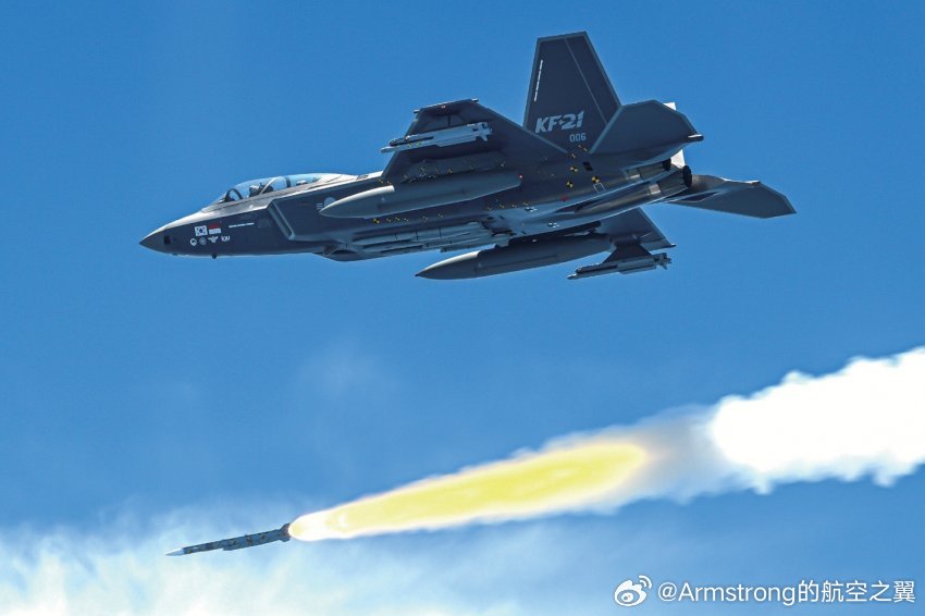 KF-21半埋机腹挂架发射流星空空导弹 ​​​