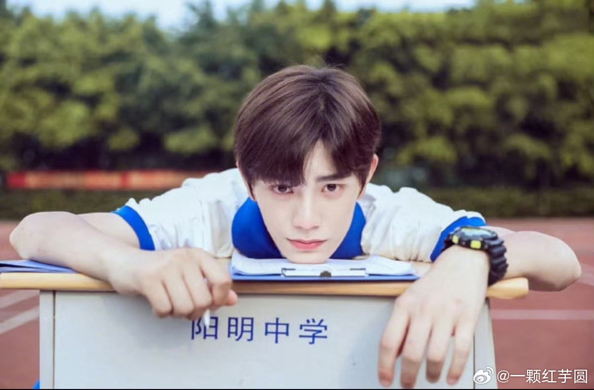 谁懂啊！丁禹兮 居然用《八分钟的温暖》里贺新凉的身份给姜卓君应援，梦回当年的校园