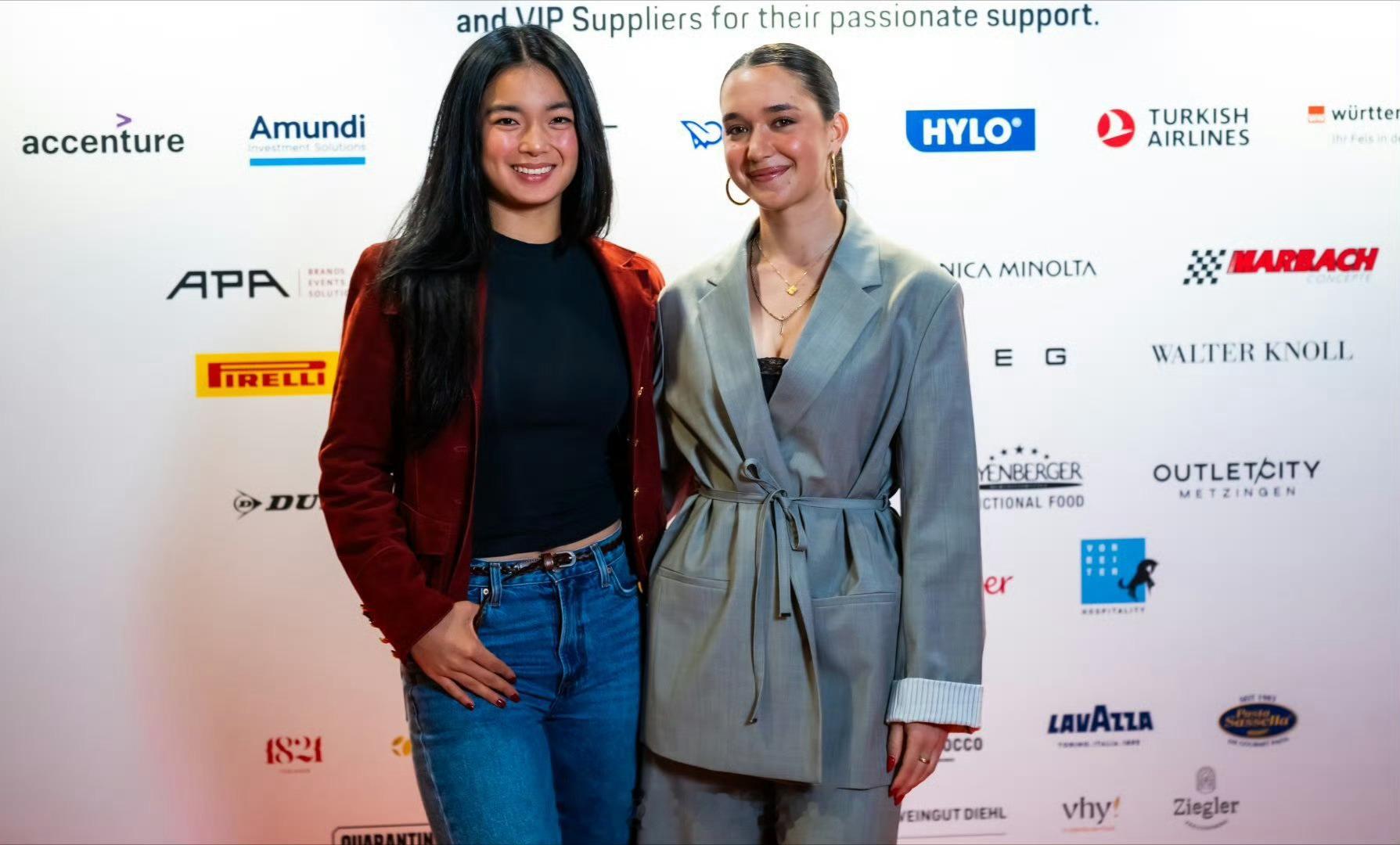 WTA500斯图加特球员晚宴。丝袜的礼服像在哪儿见过遗憾还有美人缺席红土撒野季w