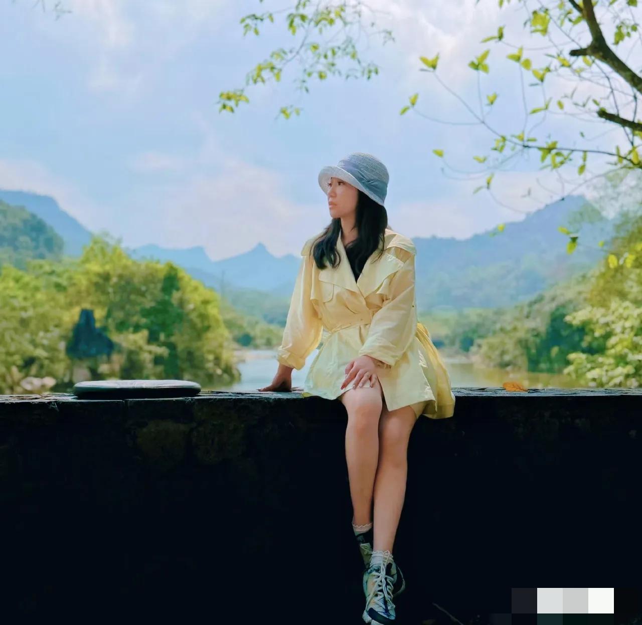 傅首尔“爆改”成功！有了少女的娇羞和灵动。“她在幼儿园时，就有一种少妇感。”李诞