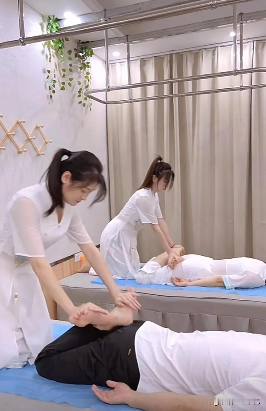 按摩美人，身心愉悦。