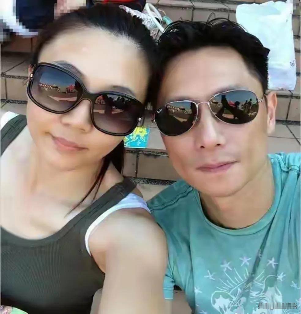 谢祖武，曾凭借诸多经典角色走进观众视野。在感情生活里，他娶了一位农村女孩，这份爱