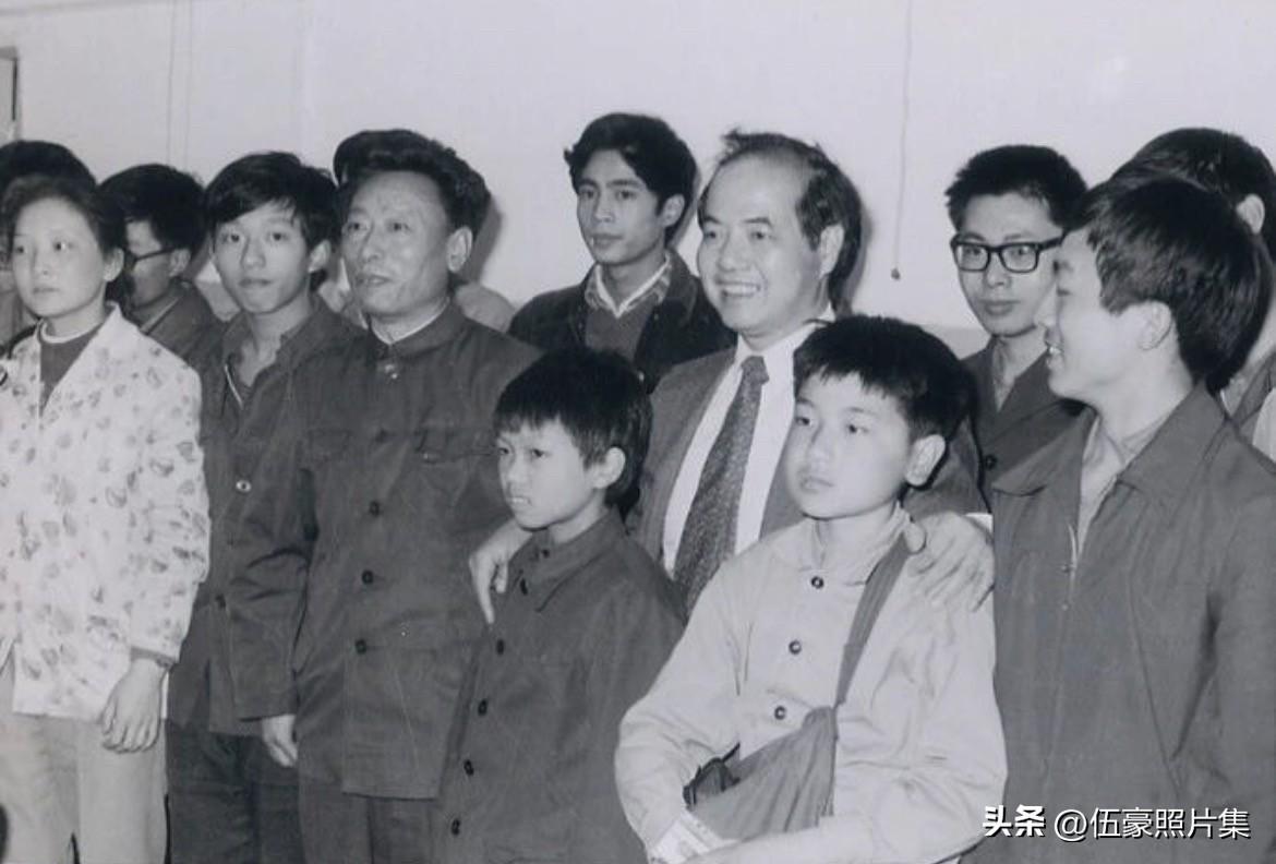 1984年5月，诺贝尔物理学奖得主李政道先生（二排右二）第二次访问中国科学技术大