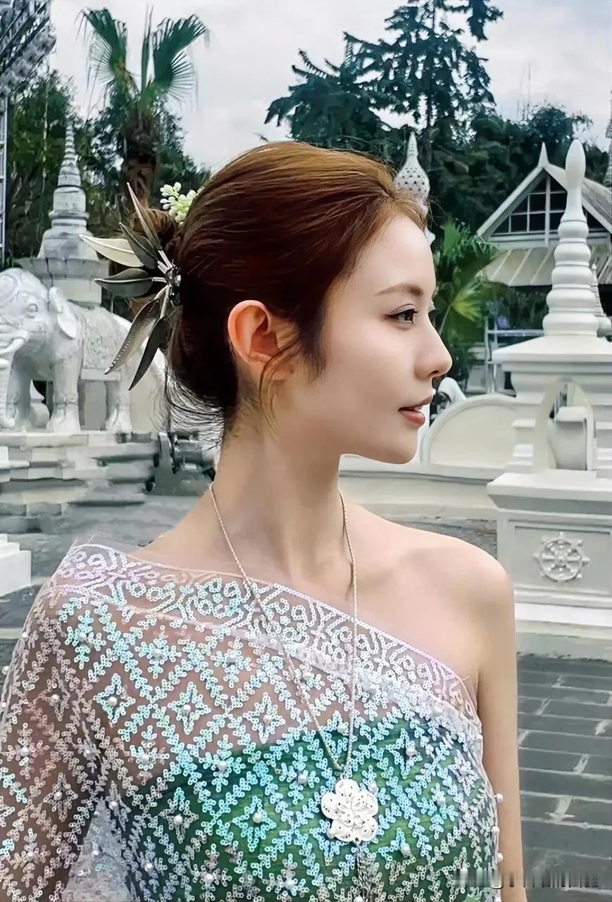 性感翘臀完美身材少数民族的确是能歌善舞