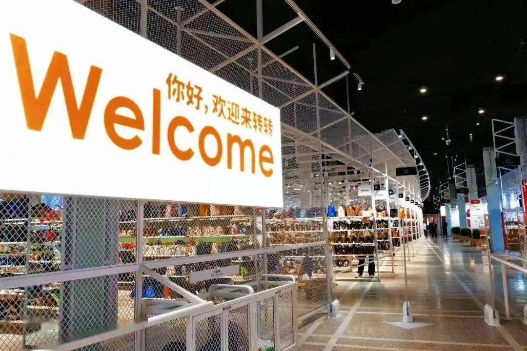 转转聚焦线下，又新开两店
9月28日，转转循环商店郑州二店（郑州万象城二期）与佛