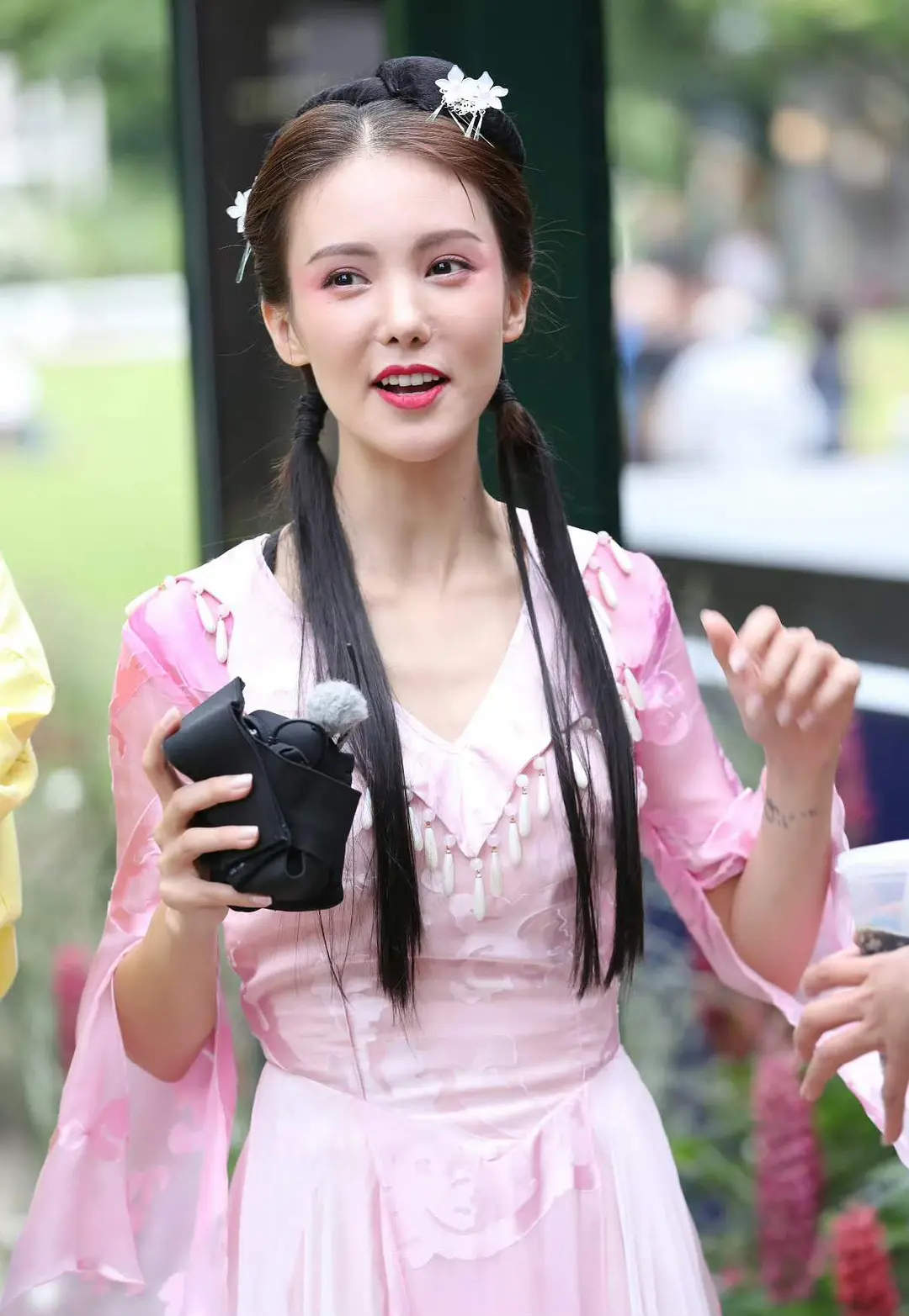 金晨这鼻子真的完蛋了，越来越畸形了 