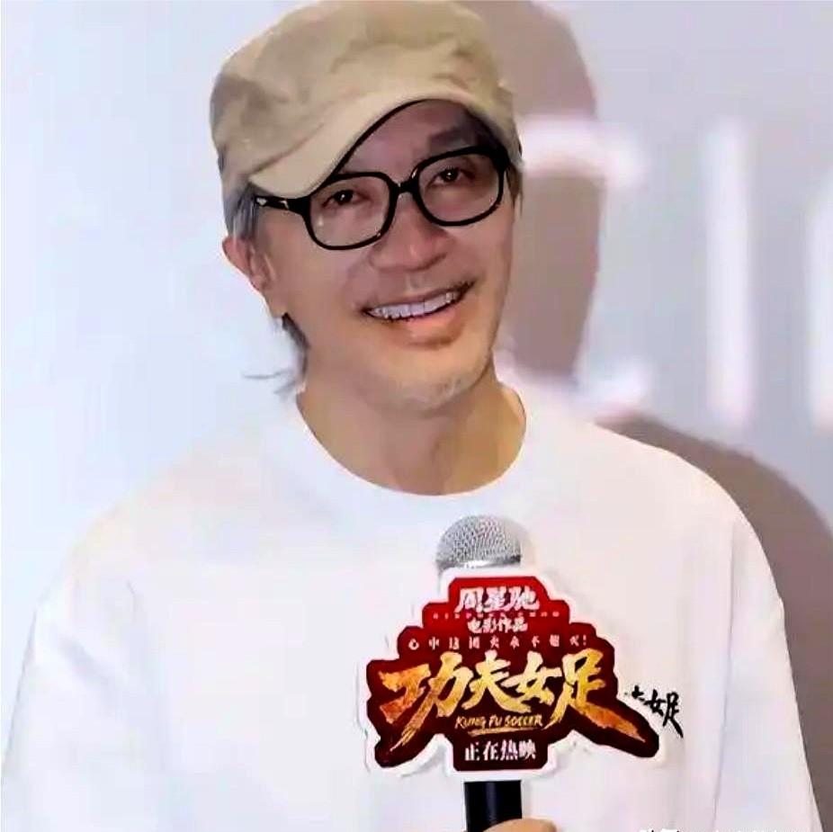 一场直播，把李修贤和周星驰那段旧事又翻了出来。
话题一碰到对方家事，尺度就明显失