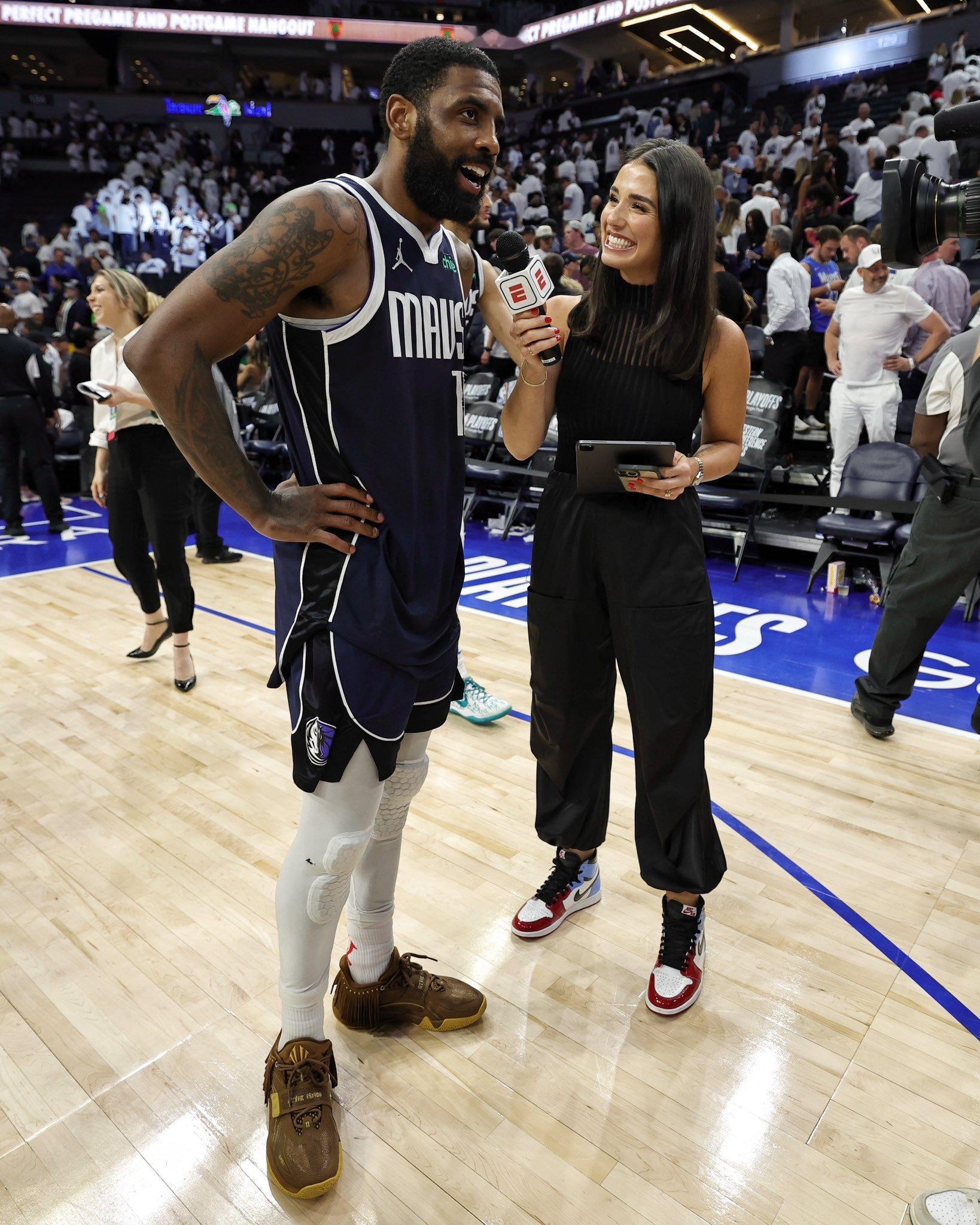 美女记者晒照：恭喜独行侠晋级总决赛！报道西决很有趣有兄弟喜欢这款的吗[doge]