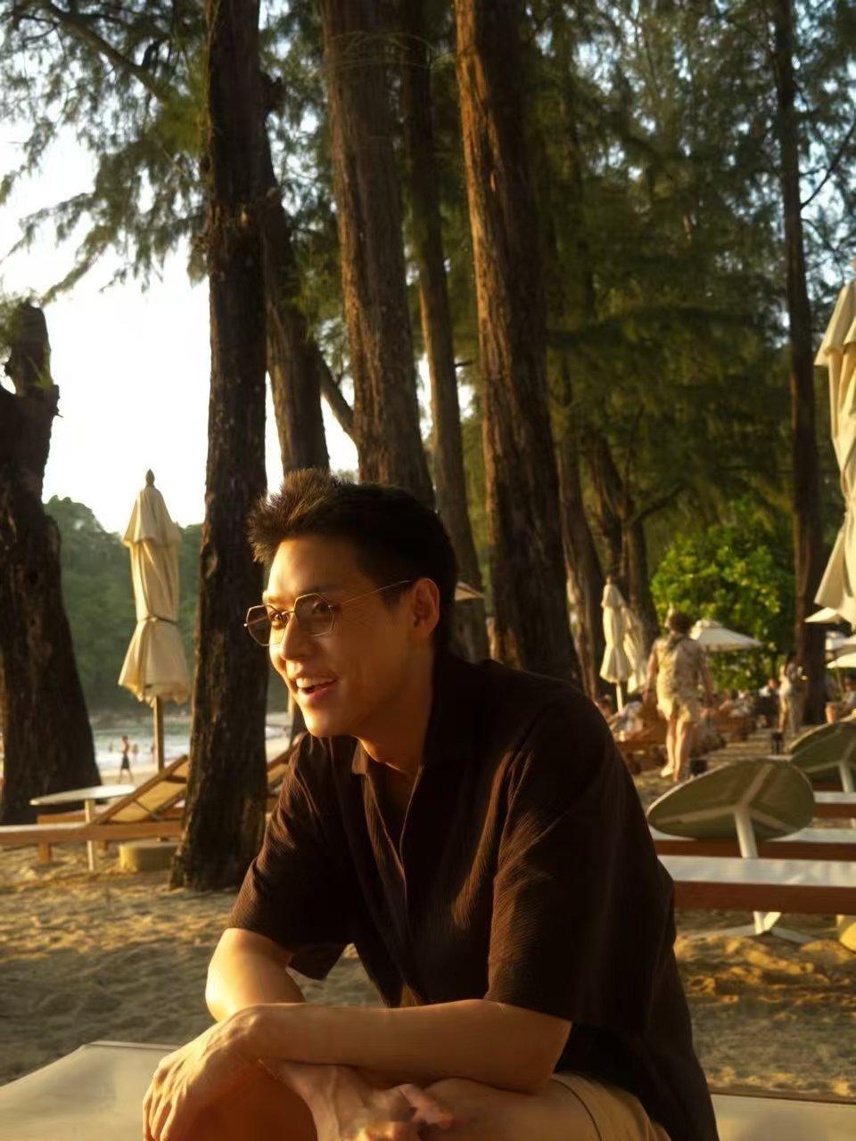 Billkin的歌单要开告白局吗谁来破译Billkin歌词海报的含甜量舞台氛围感