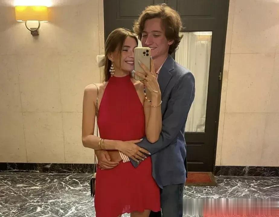 LV三公子换女伴了，Lisa正式被踢出局，她肠子都悔青了吧？

为了讨好LV三公