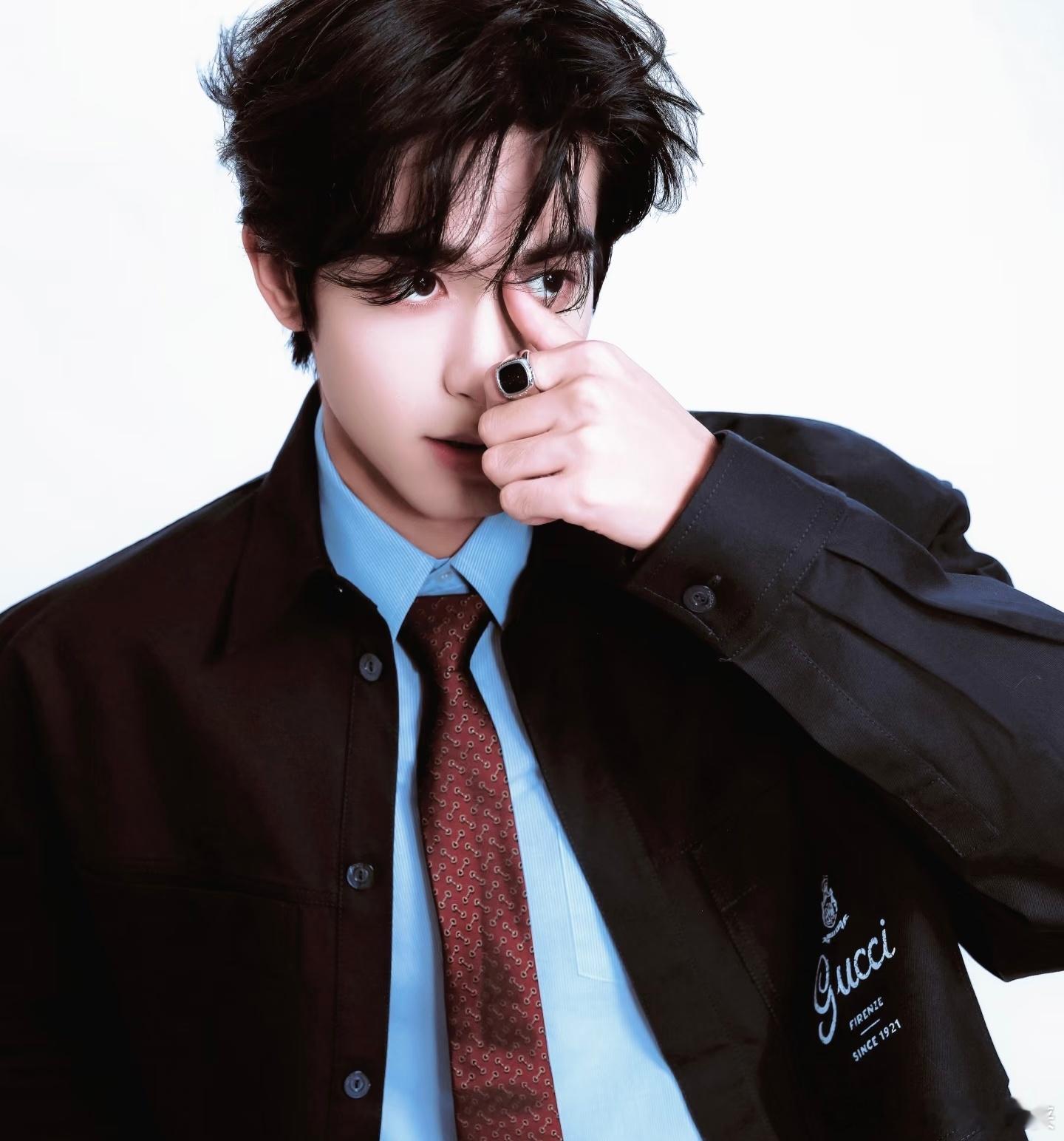 于正否认雪藏宋威龙，只知道他现在发展的更好了，颜值演技都拿得出来，林屿森是今年我