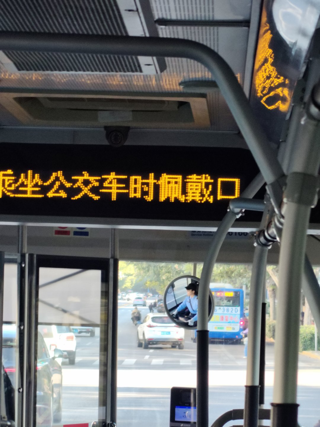 最晚睡得有点晚，十二点才睡着。今早闹铃醒六点响到六点四十才起床，早饭做的蒸饺+昨