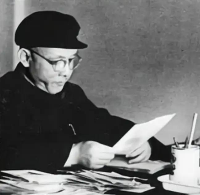 1952年，时任武汉市副市长周季方，接到了被开除党籍的处分决定。一个跟着红四方面