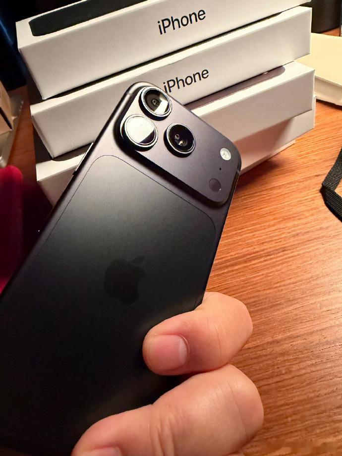 iPhone18换一万斤粮食一台 iPhone18 Pro 售价 9999 元，