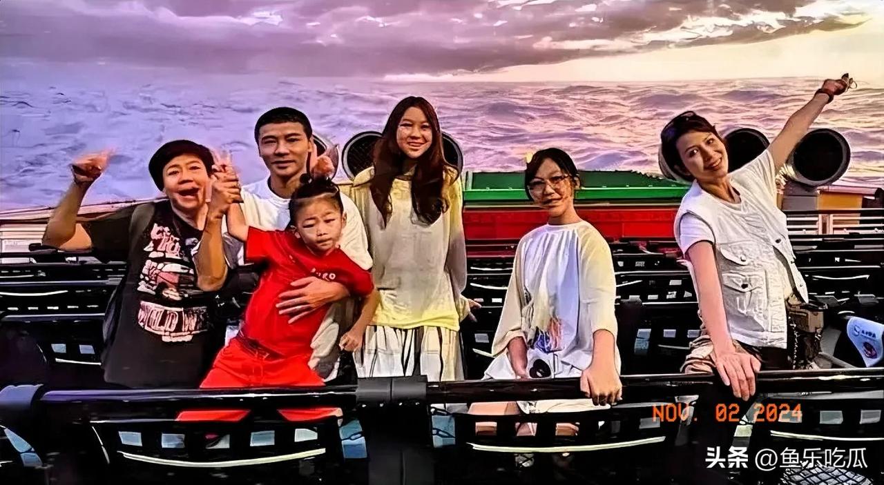 蔡少芬，张晋一家人幸福相聚，张晋的妈妈慈祥，和蔼可亲，大女儿和小女儿出落的亭亭玉
