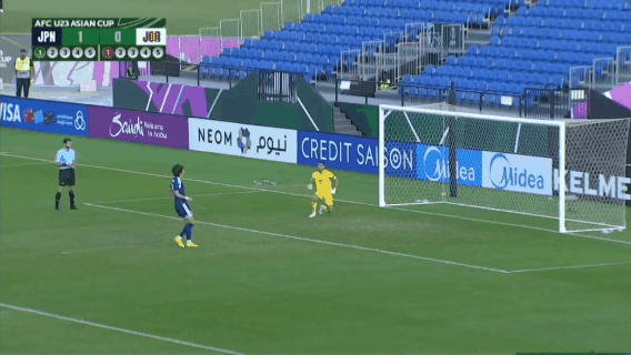 笑岔气！约旦门将过早庆祝扑点“成功”，结果球反弹进门了……
在1月16日U23亚