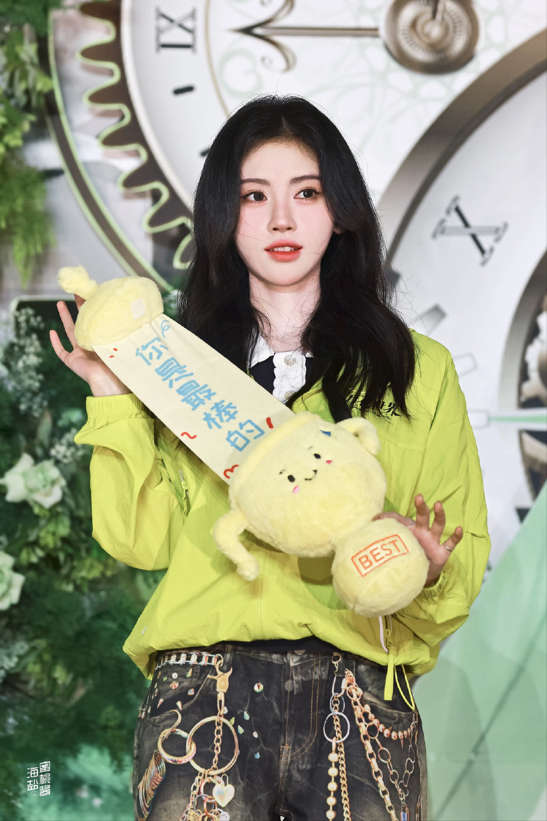 jjy鞠婧祎千香 jjy鞠婧祎姜黎非 “玫瑰之所以是玫瑰，是风与光的眷顾，更是视