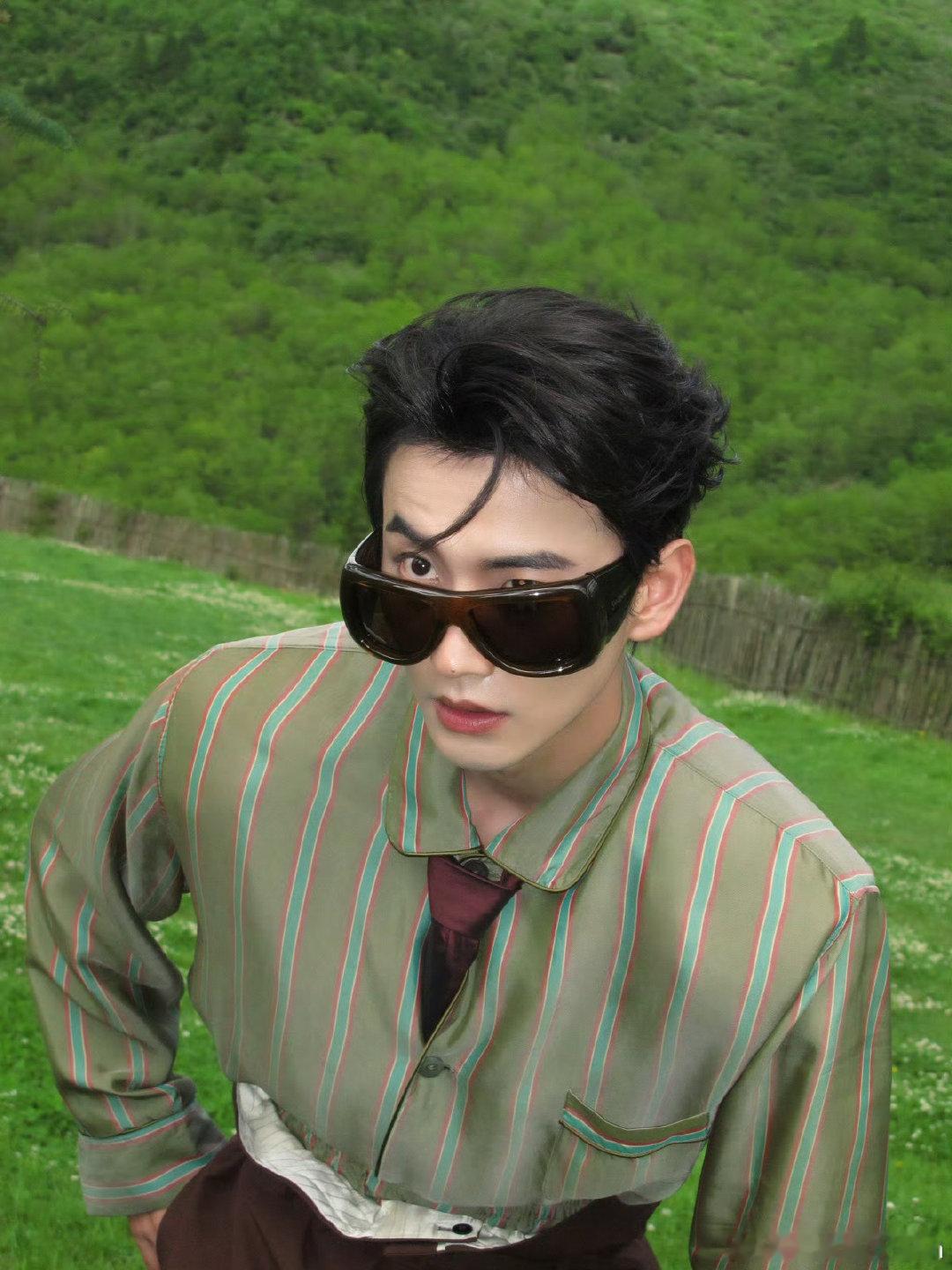 陈鑫海vogue红毯陈鑫海vogue红毯造型陈鑫海的VOGUE红毯造型绝绝子！条
