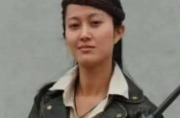 “谁能杀鬼子，我就和他睡觉！”1943年，女土匪吕芪见很多男人垂涎她的美色，说道