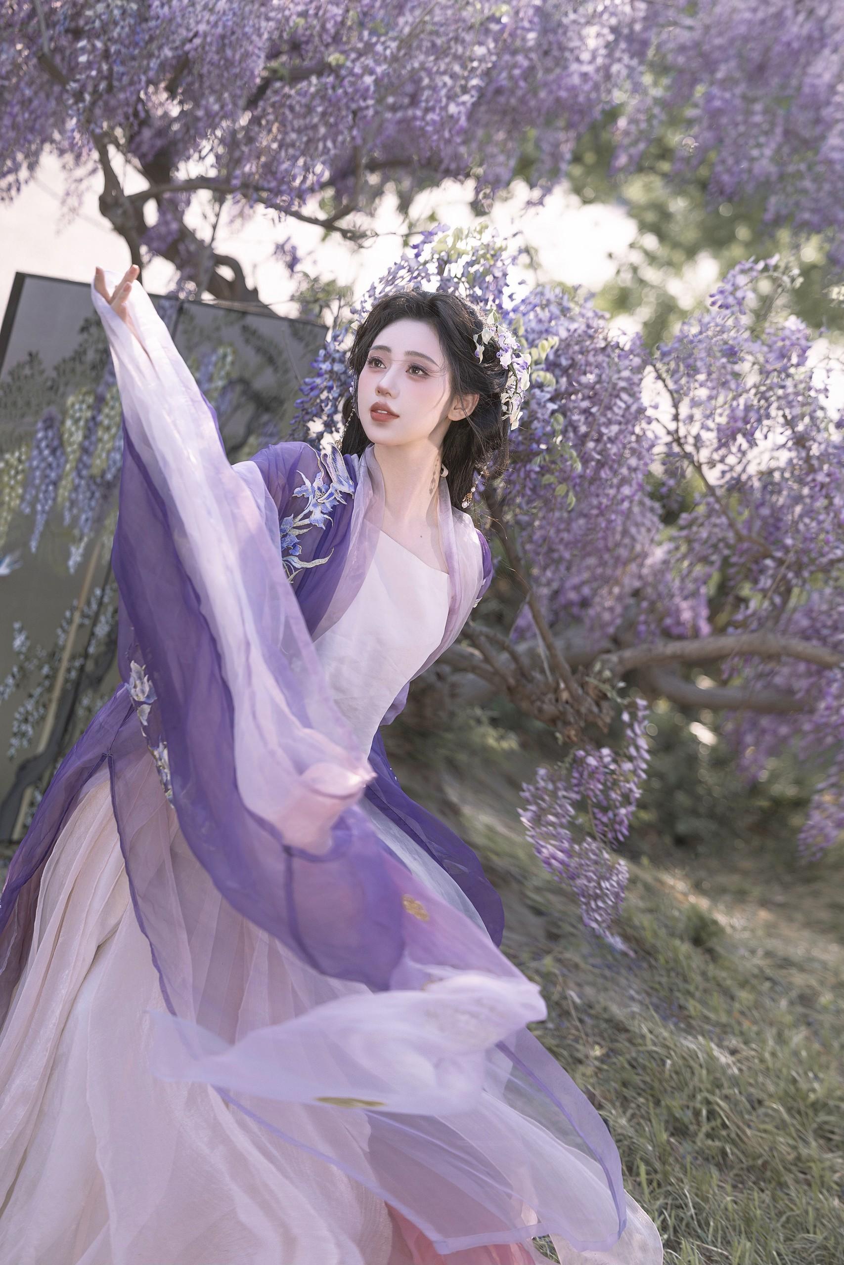 ‘藤树下、我是我的春天’。