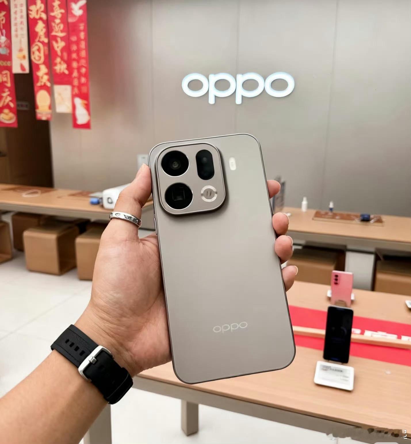 随手拍才是最真实的，看来OPPO Find X9系列还是蛮有质感的[并不简单] 
