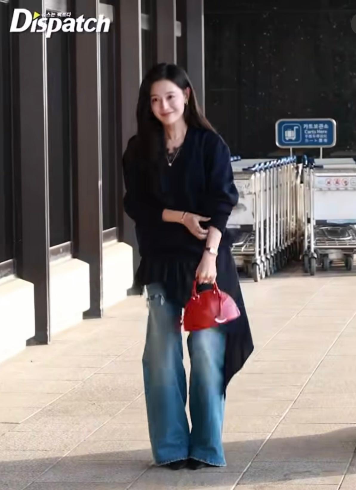 金智媛 金智媛 女顶流出发活动她的妆太淡雅啦但是和她的性格很搭 ​​​