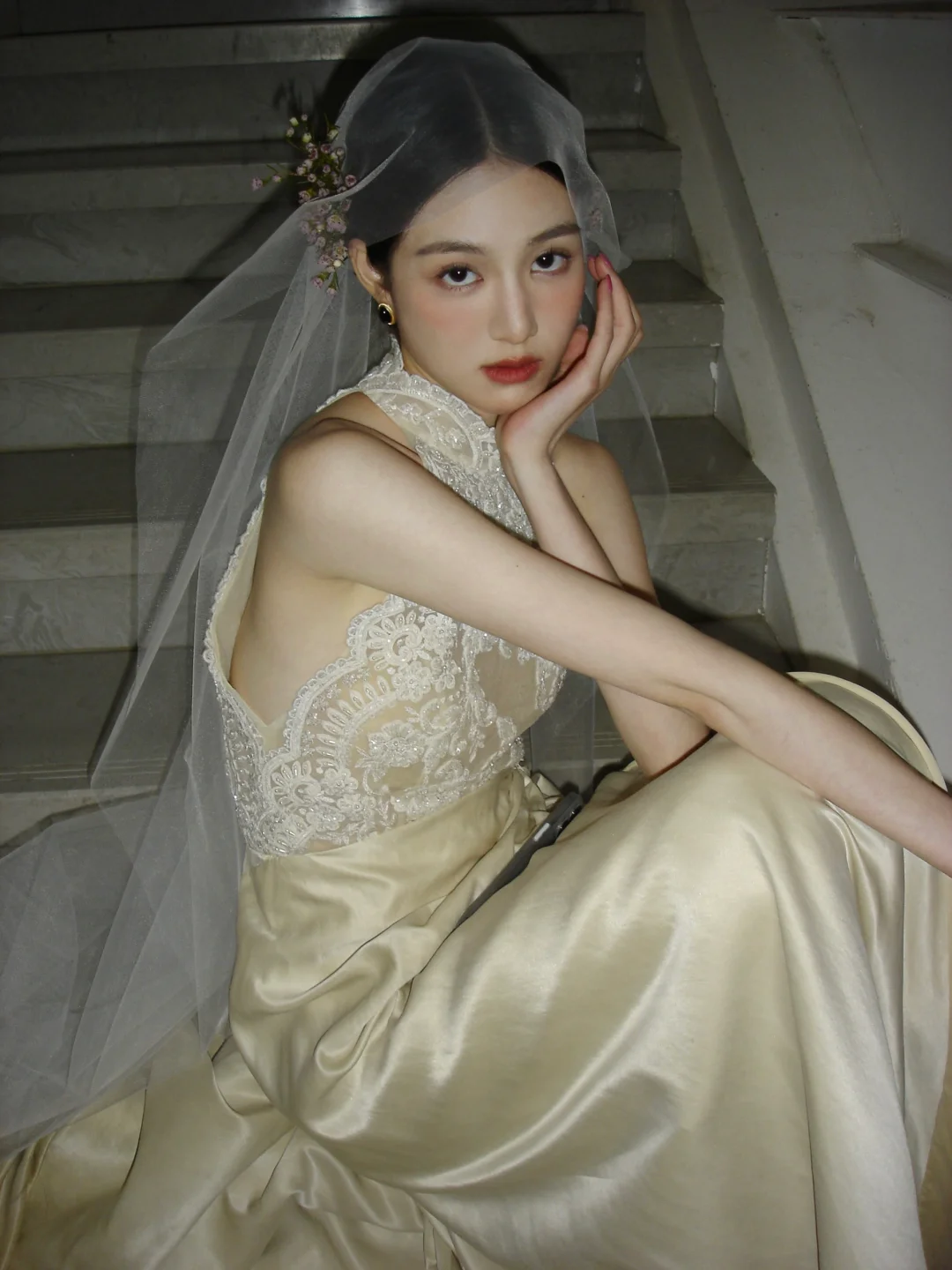 披床单的女孩👰