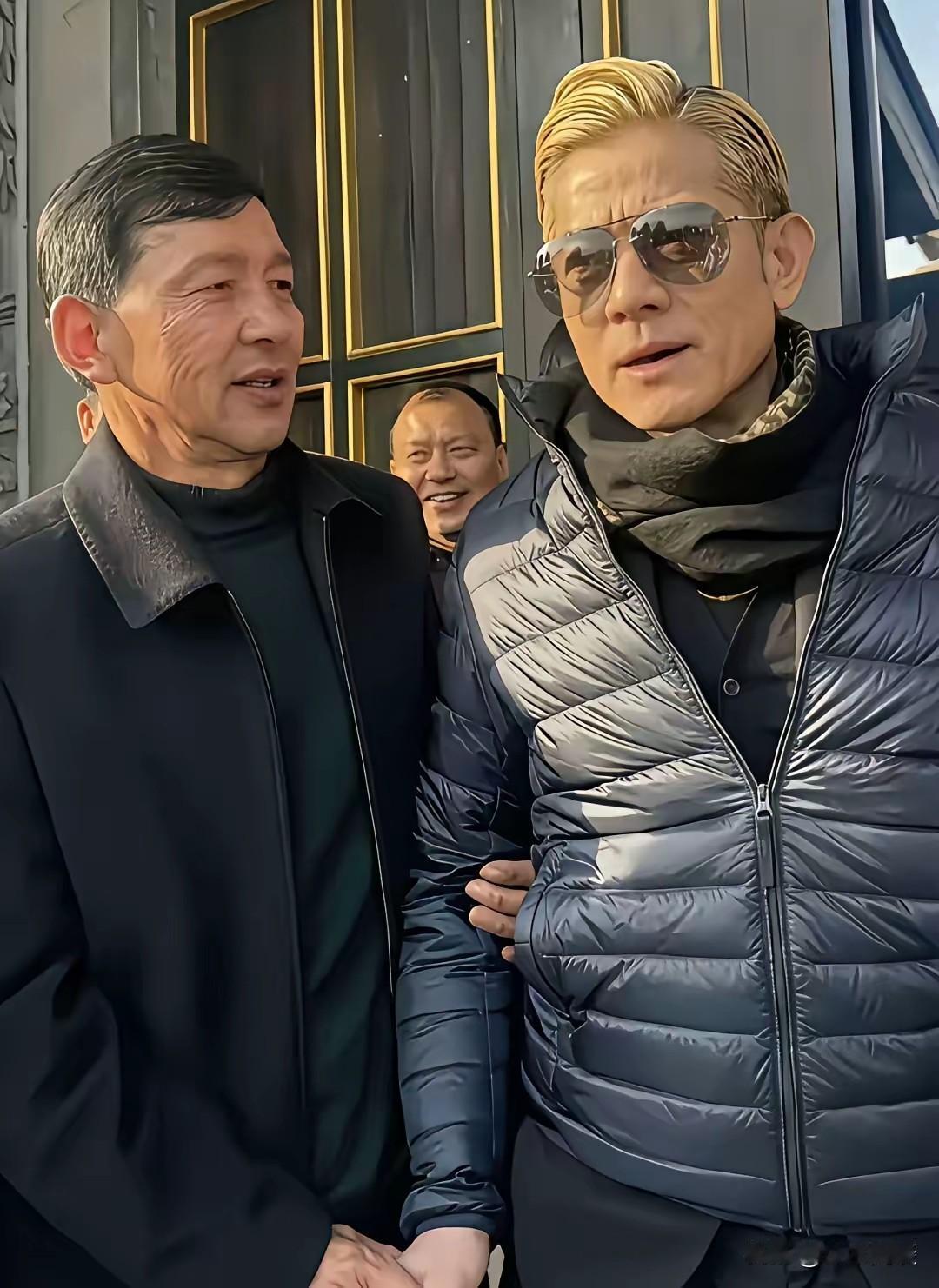 这可是郭富城呀，香港乐坛“四大天王”之一，现在60岁了。真是岁月不饶人，从当年风