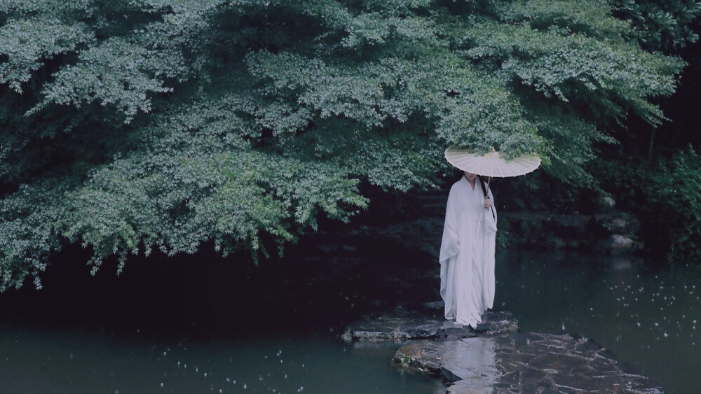 纠结别人的恶，折磨自己的心。—— 尔吉 