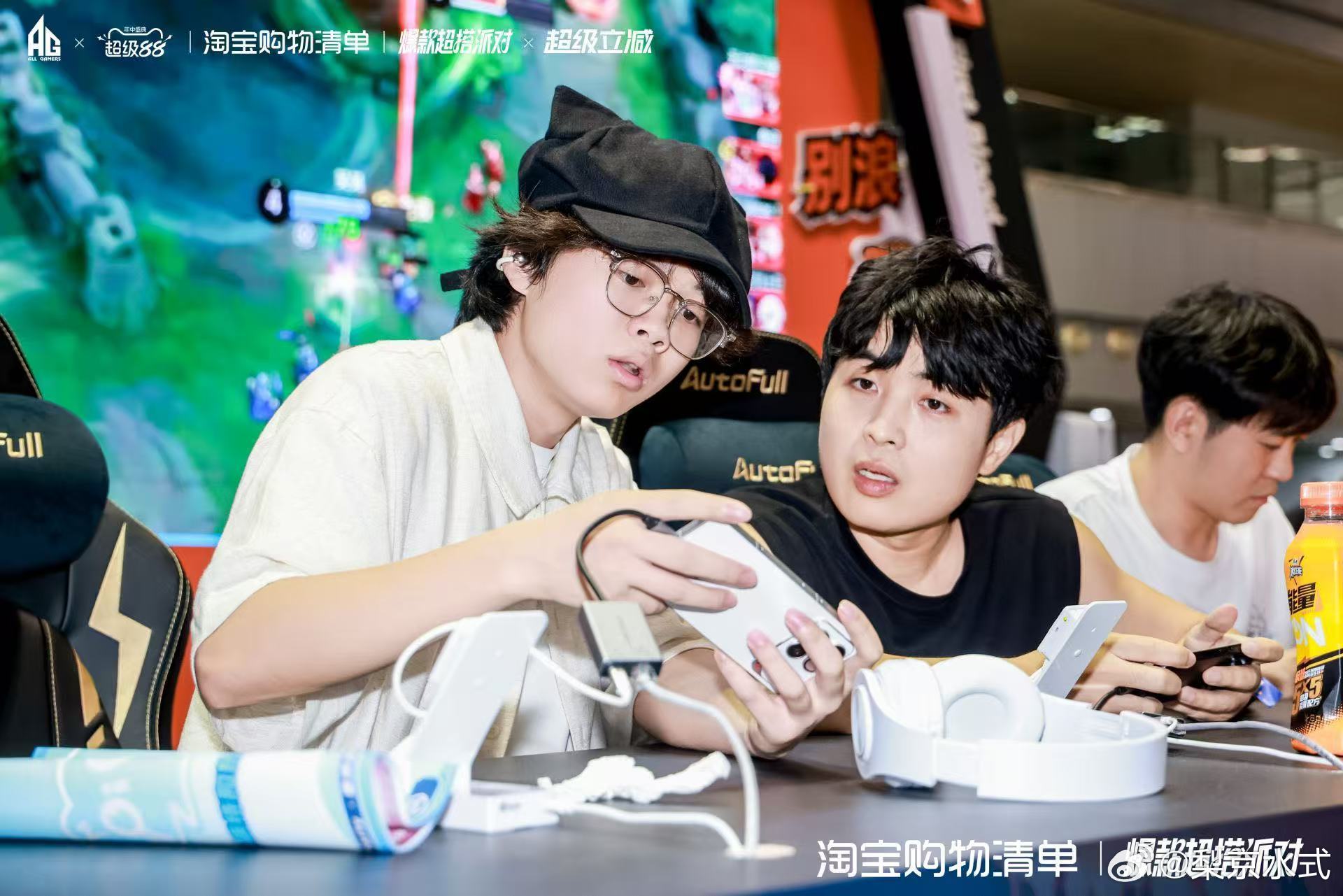 所有玩家的超级搭子重庆OiOi漫展牢牢抓住玩家喜好，专注举办王者路人王对抗赛，褪