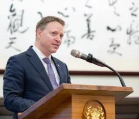 2026年3月12日，前美国政府副国安顾问、现保卫民主基金会FDD中国计划主席博