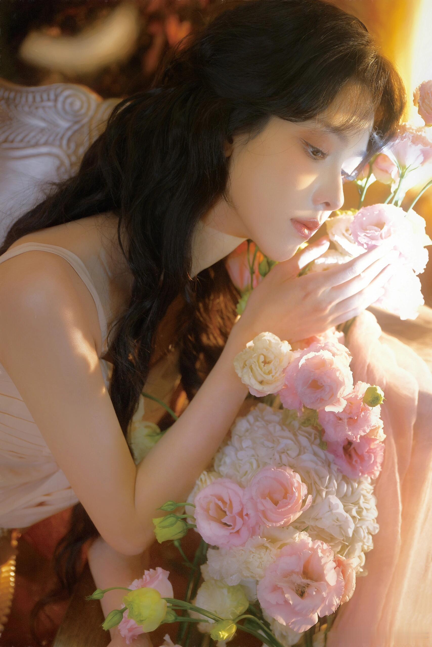 #陈都灵生日直播##陈都灵[超话]# 我勒个油画美女，特别特别温柔，特别特别美！