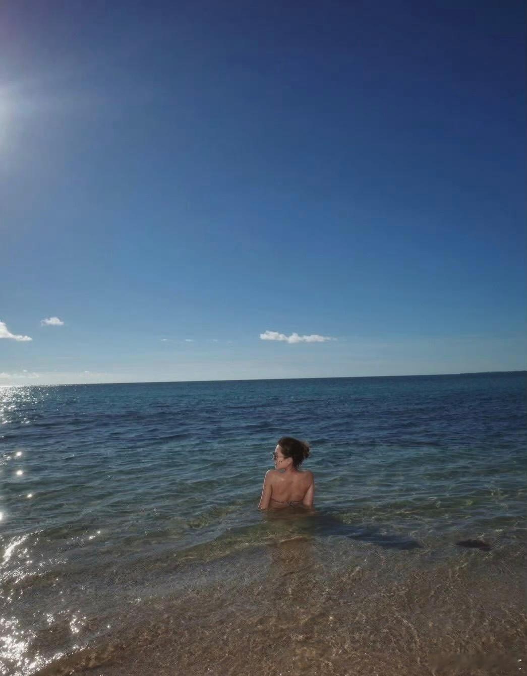 许玮甯海边比基尼哇哦，好美好美 