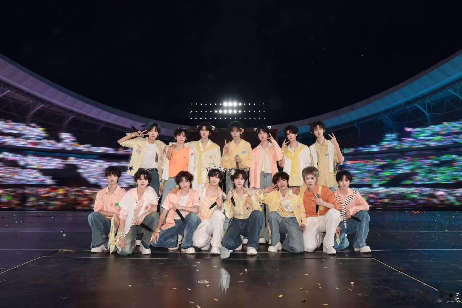 TF四代第肆象限大合照TF四代演唱会合照 合照来啦 