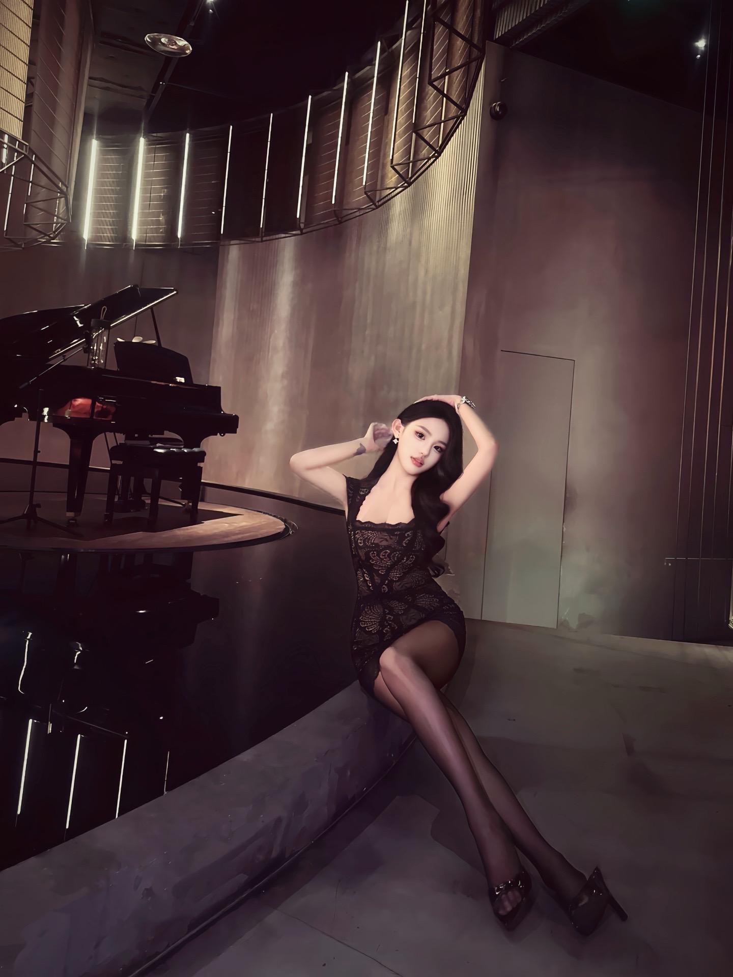 她说不想当笼子里的金丝雀 想当追随自己的山蓝鸲