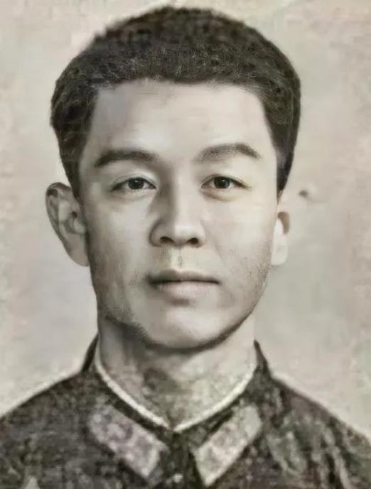 1979年，对越自卫反击战中，李庆海在护送师部首长突围后，又杀了回去，这时，一颗