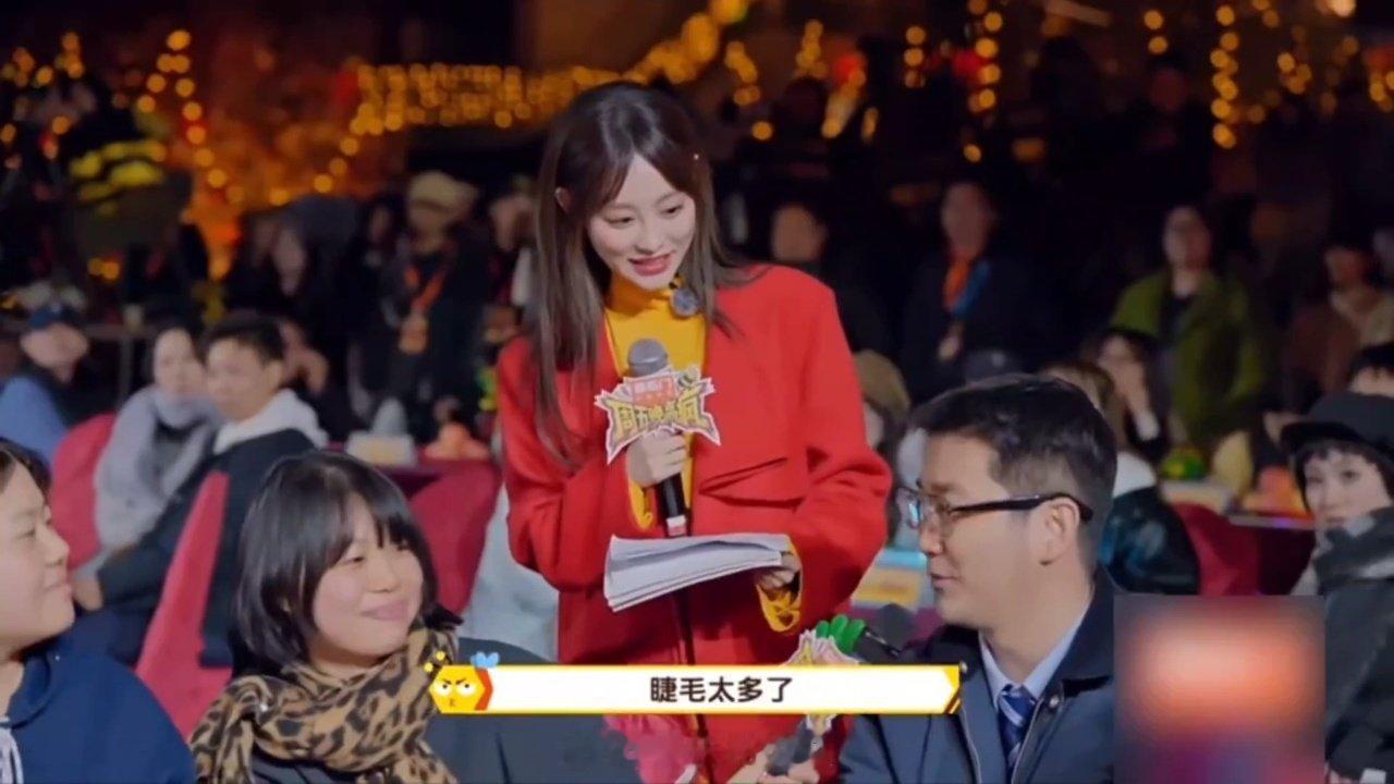 周冬雨团队吐槽周冬雨 周冬雨团队也太敢说！现场直接吐槽老板粘假睫毛耗时20-30