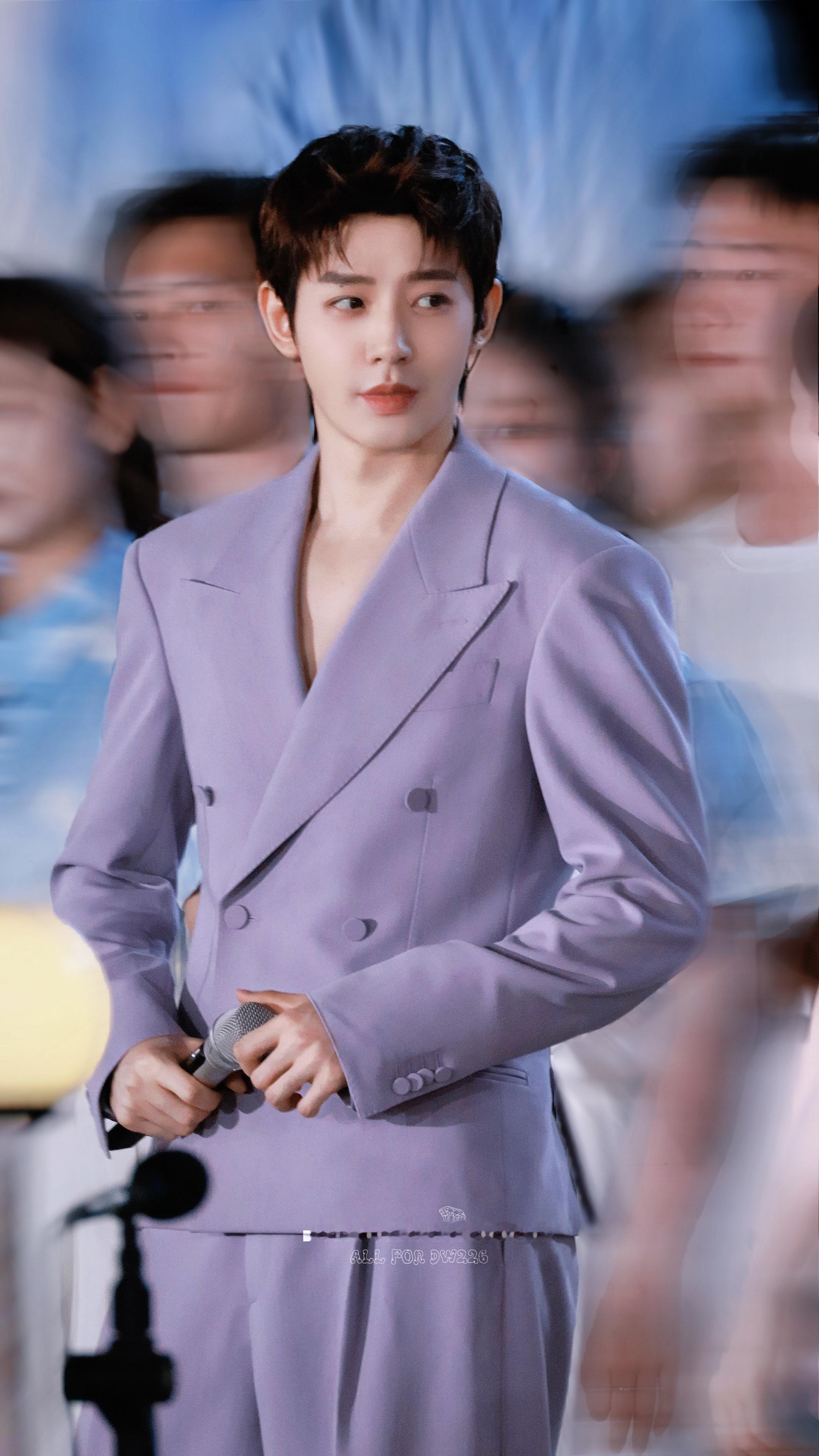 邓为魏大勋邓凯五四晚会录制路透我们邓为一出现就是碾压级别！又高又帅又白又嫩的 完