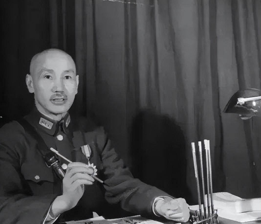 1975年蒋介石去世，周总理对其命运作出十二字准确评价，真实揭示蒋氏失败背后的深