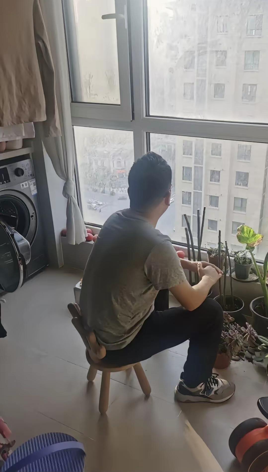表哥今年45岁！在城里首付买了房子！如今失业后，老婆跑了，一个人每个月要还400